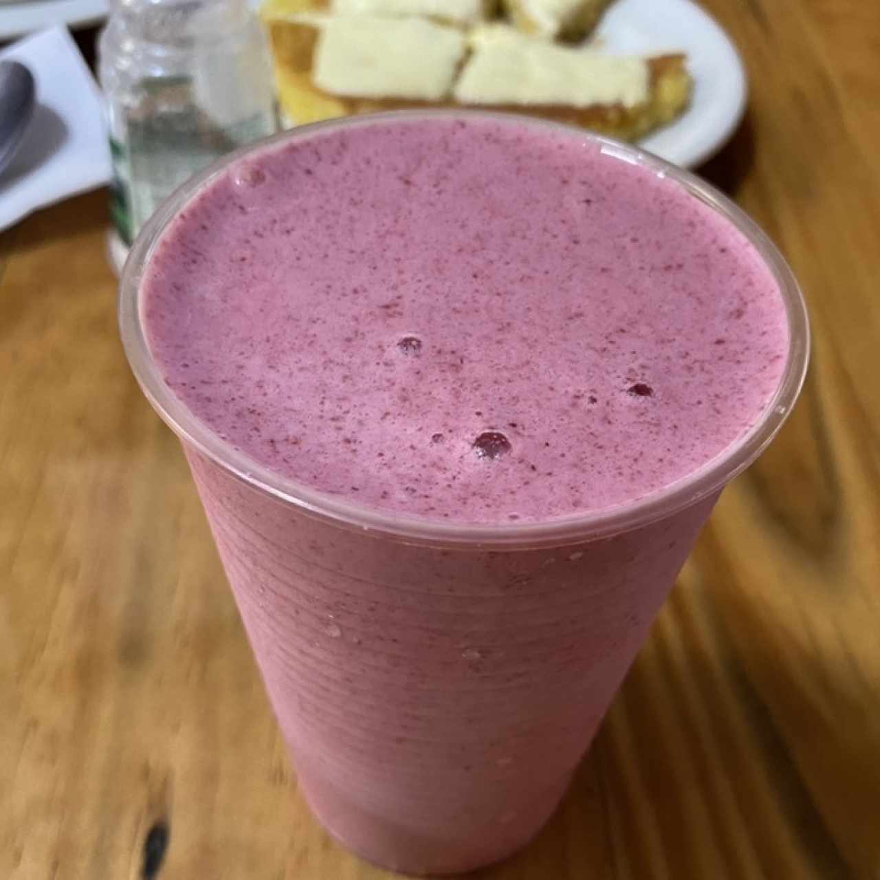 Jugo de mora en leche 
