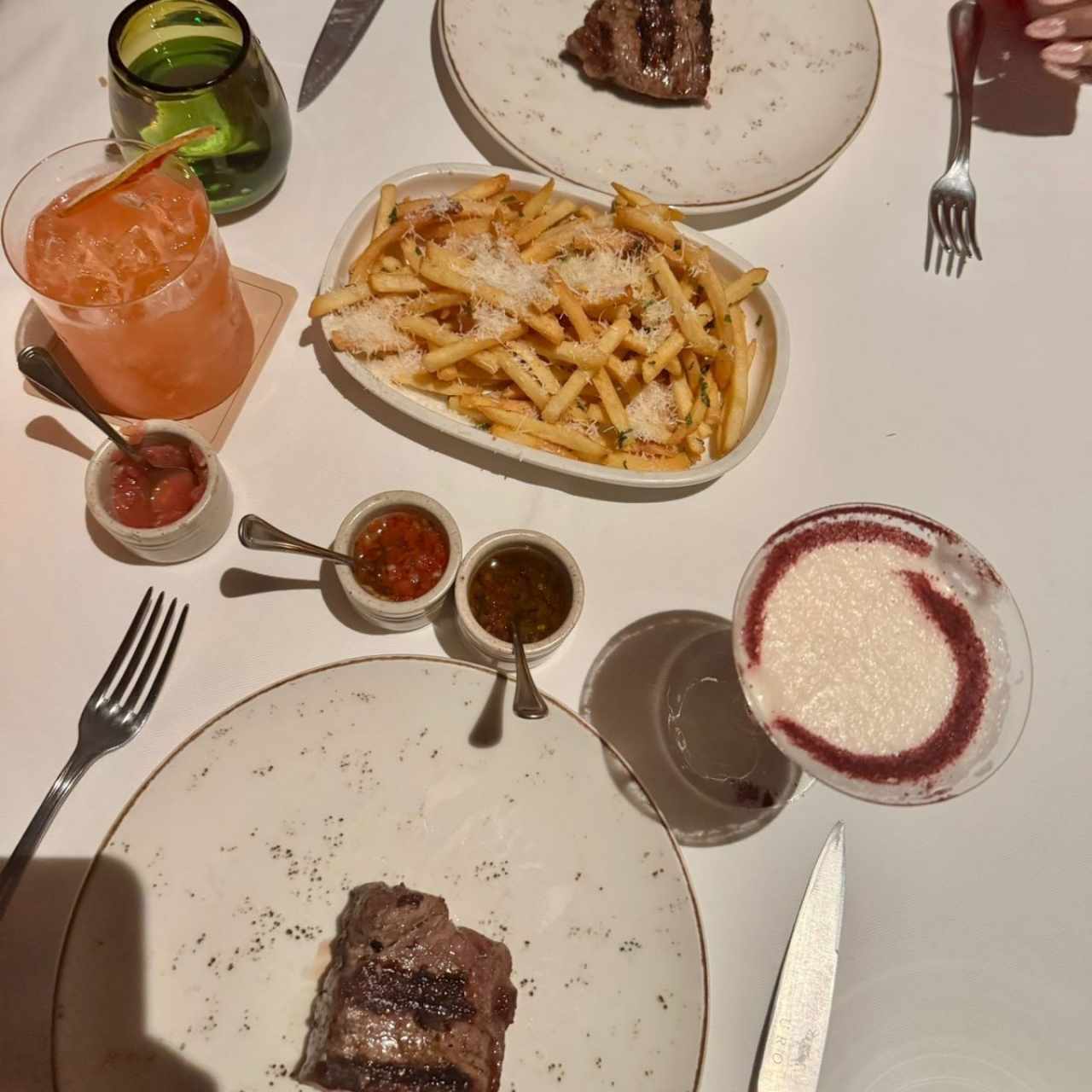 Bife de chorizo y  papas con parmesano