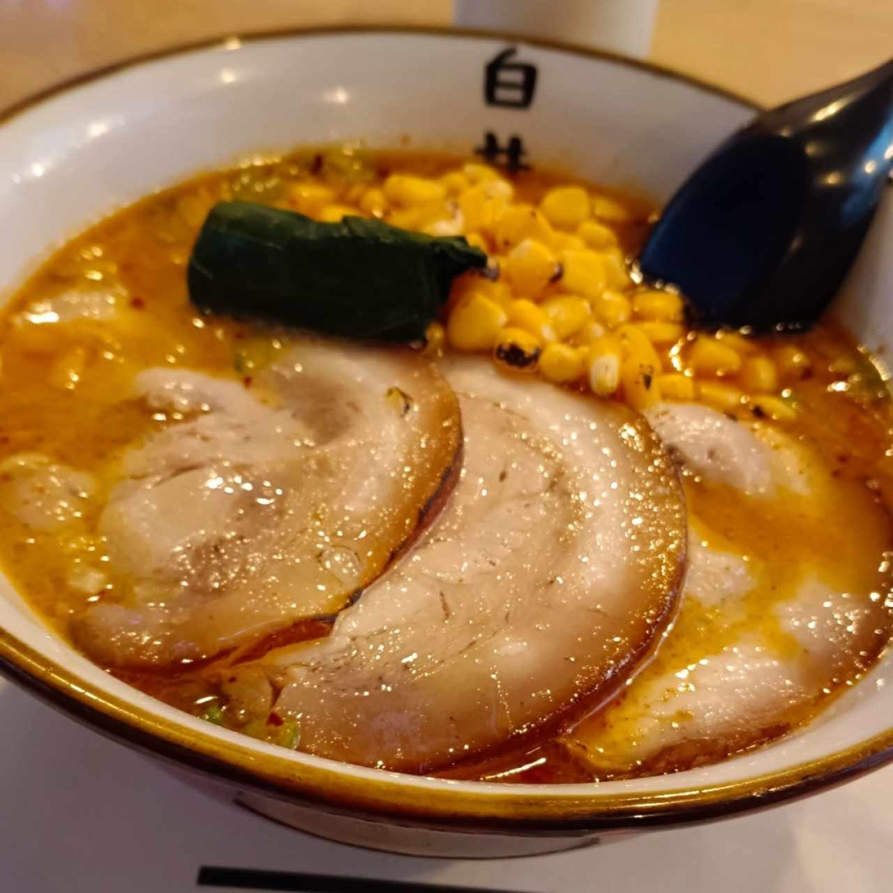 Ramen de Miso con maíz.