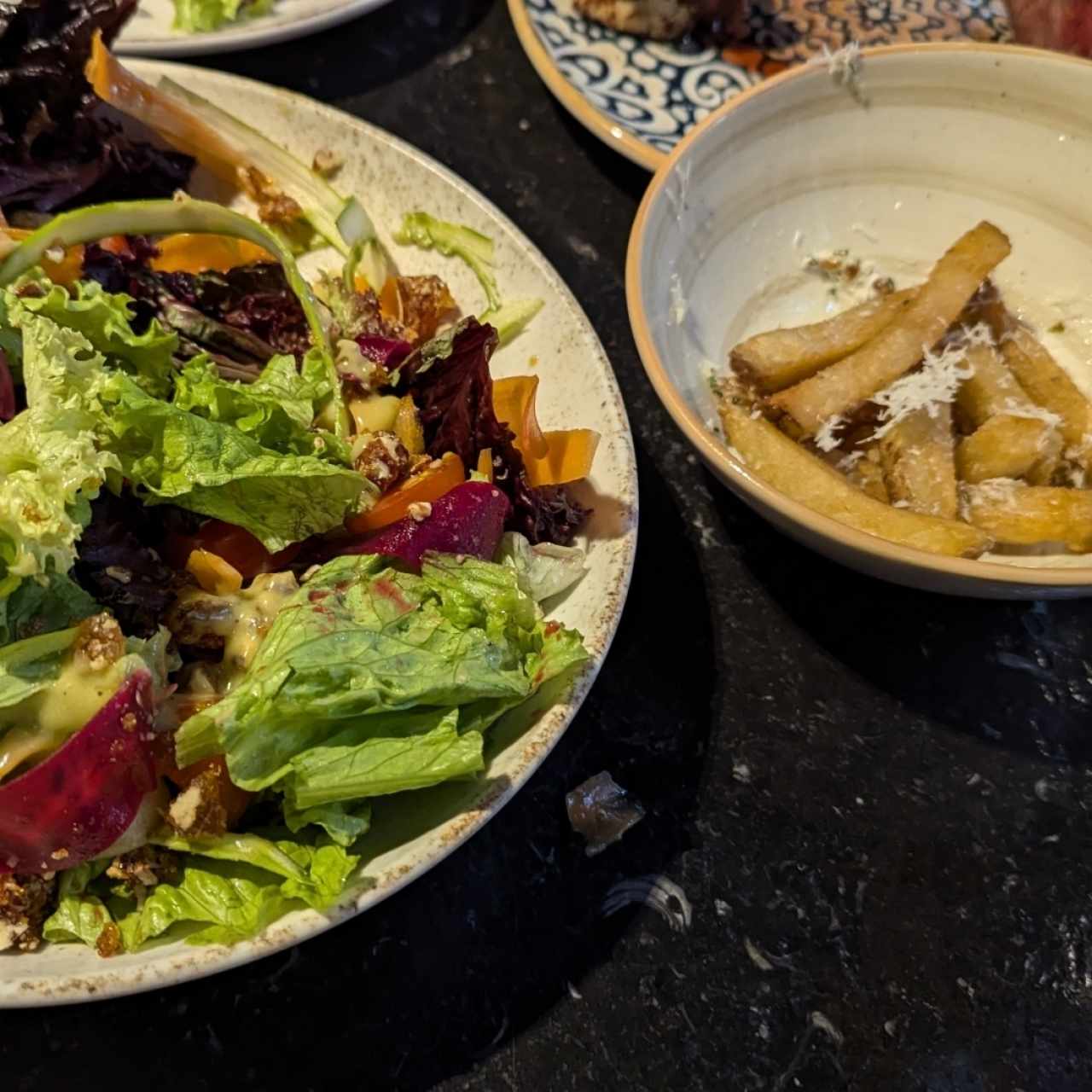 Ensalada N#3 y Papás Fritas Trufadas