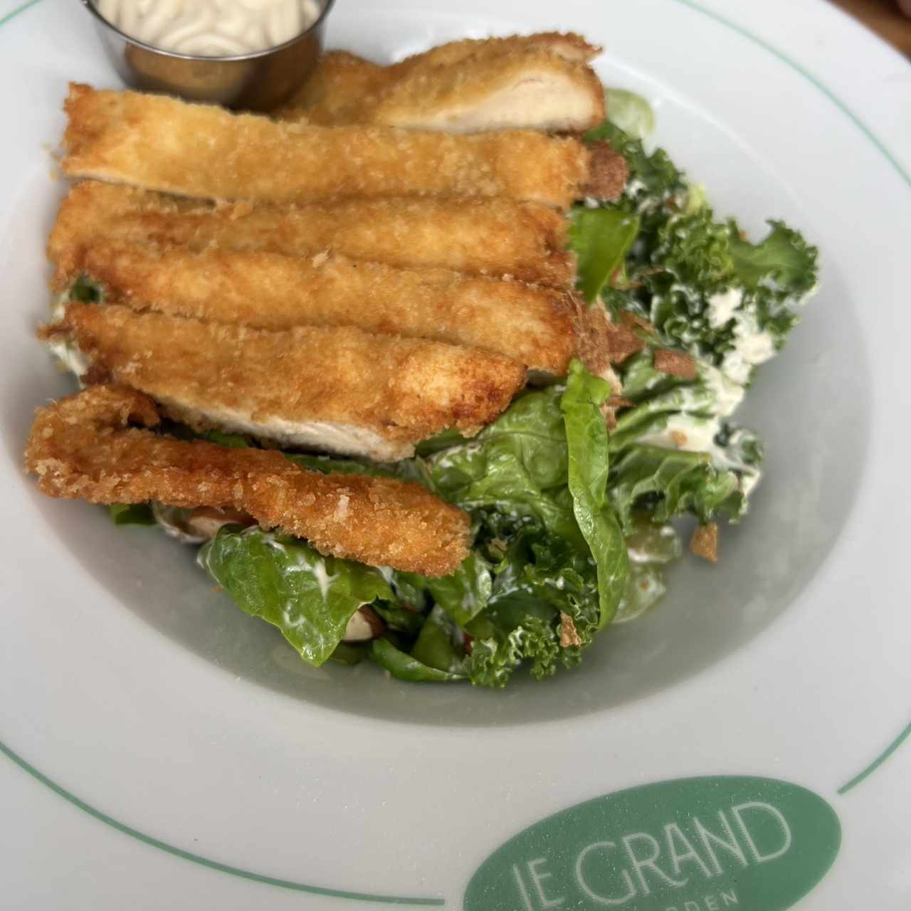 Ensalada cesar con adición de pollo crocante