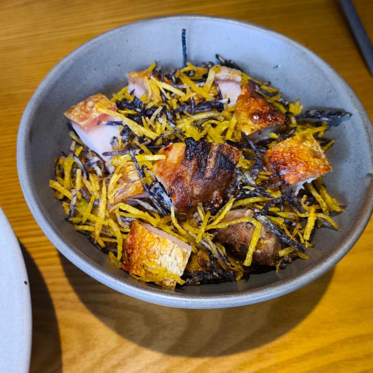 plato Tolima , chicharrón, papa , arroz e insulso