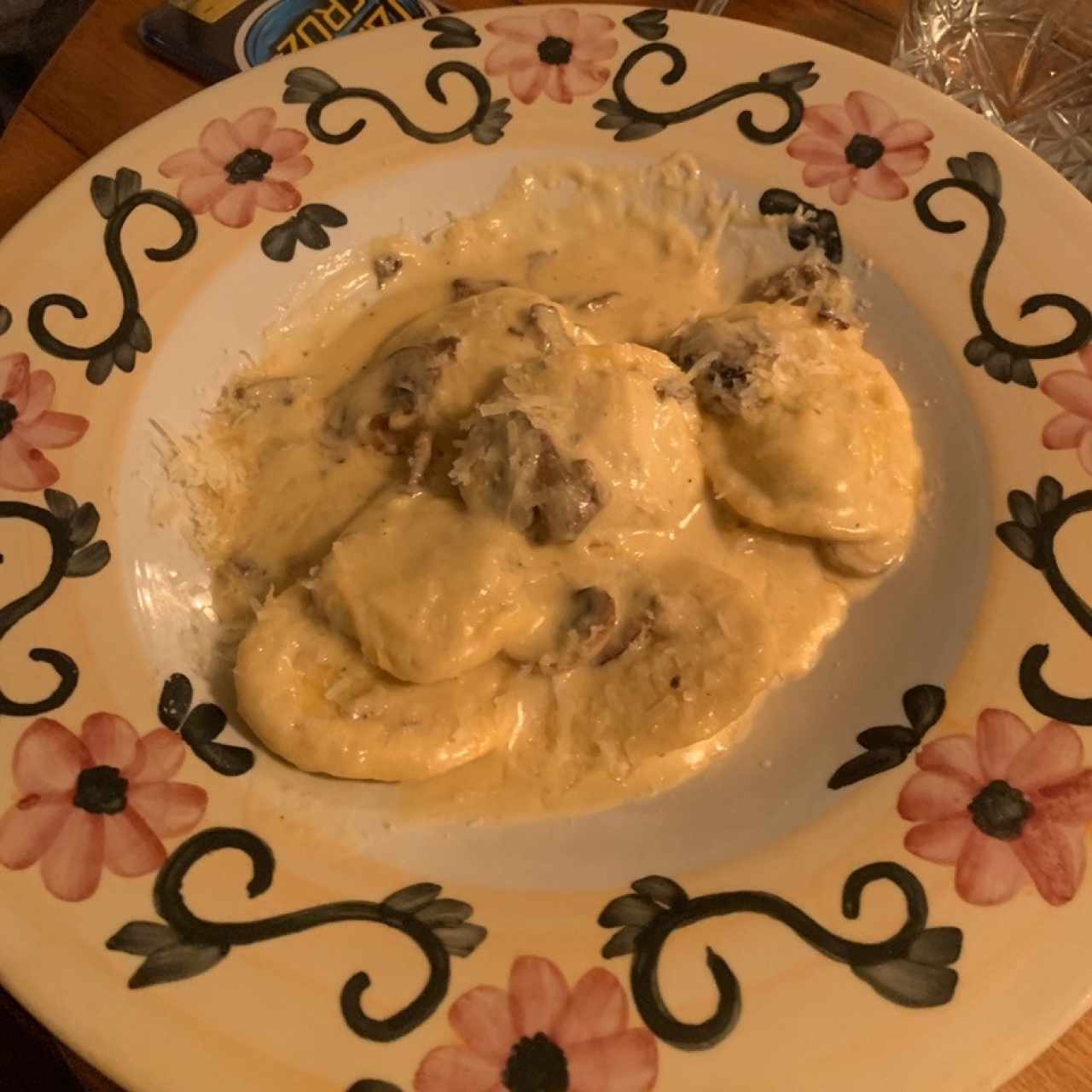 raviolis de pollo con champiñones