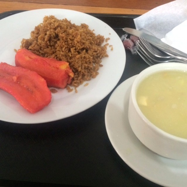 Mote de queso, arroz con coco y platano dulce