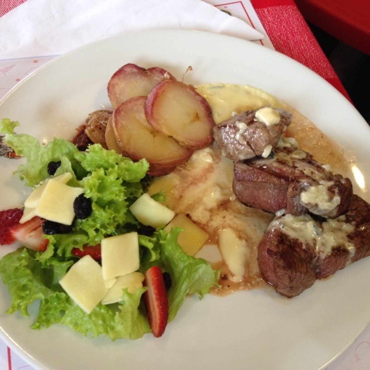 lomo con salsa de quesos