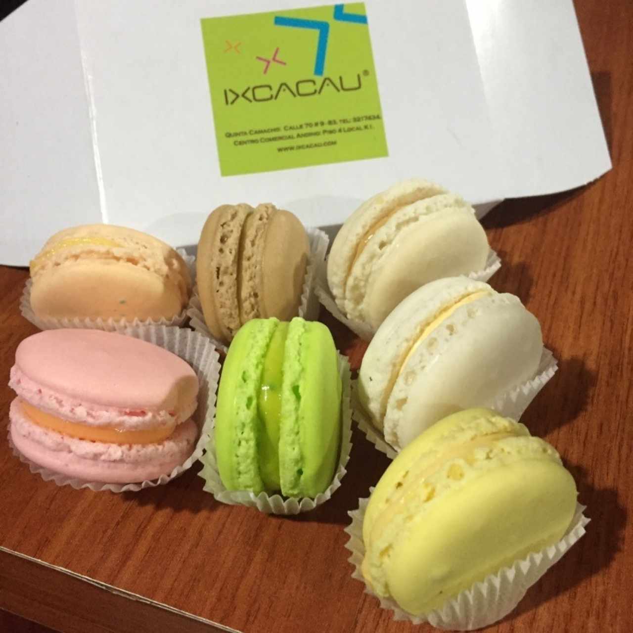 De coco, pistacho, capuchino, piña, frambuesa, petalo de rosa