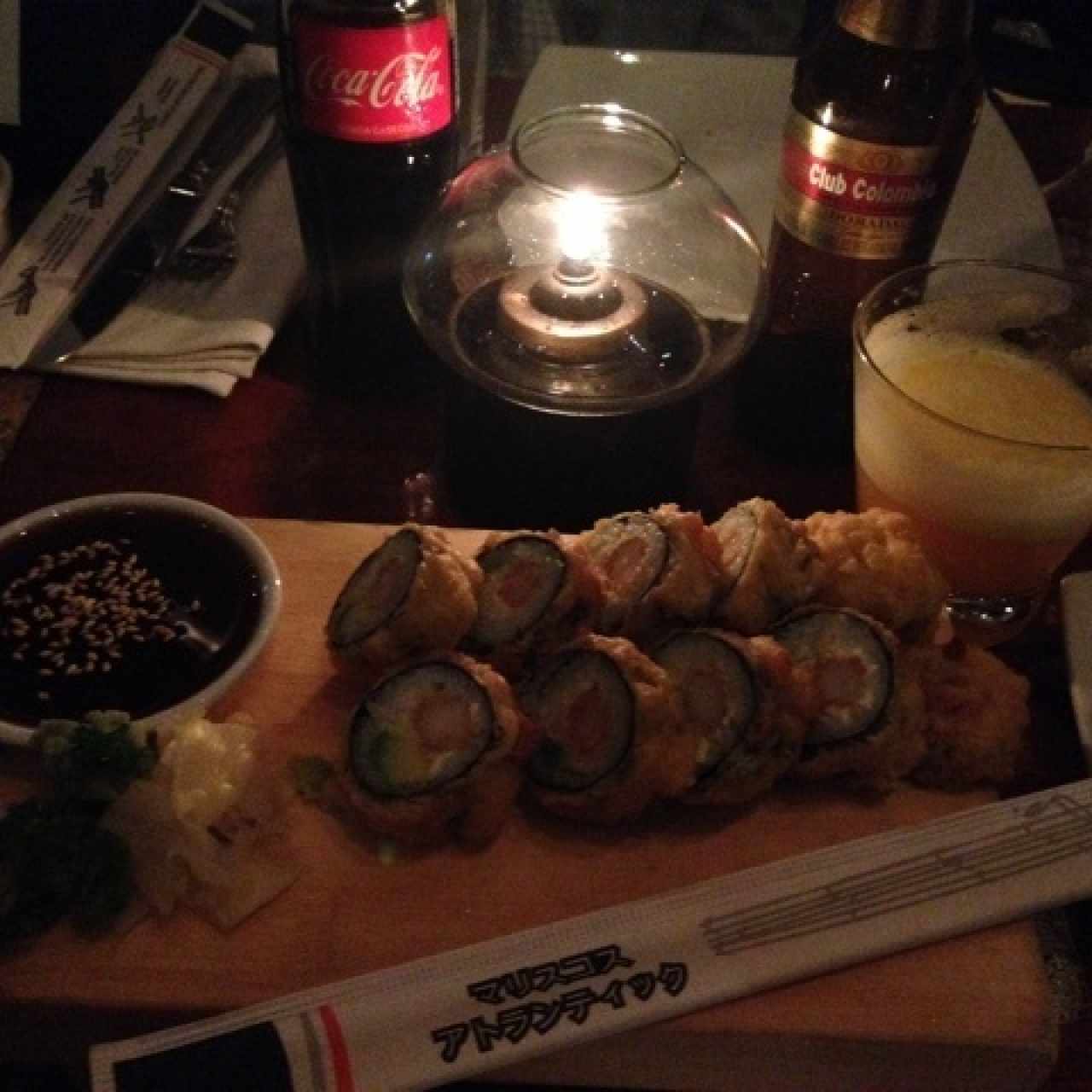 Roll crocante y pisco con maracuyá