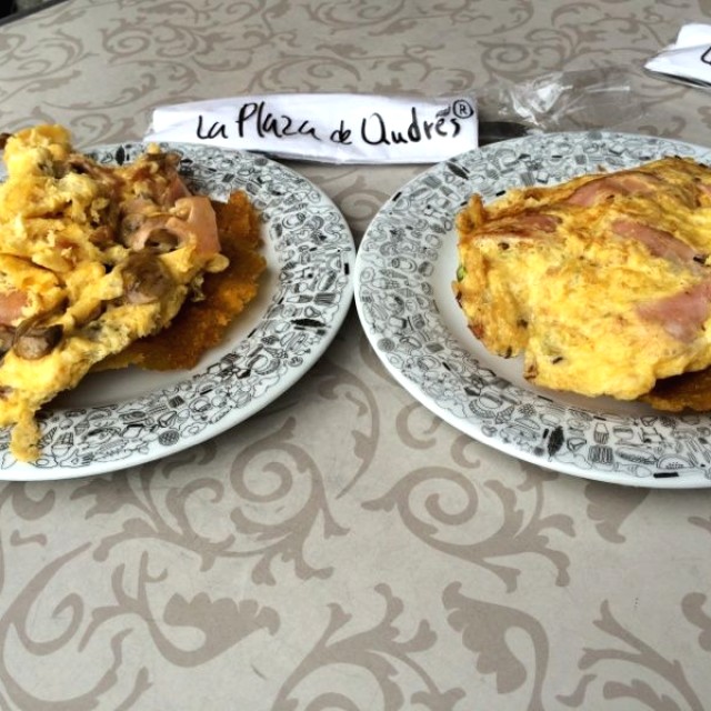 Huevos revueltos en patacón
