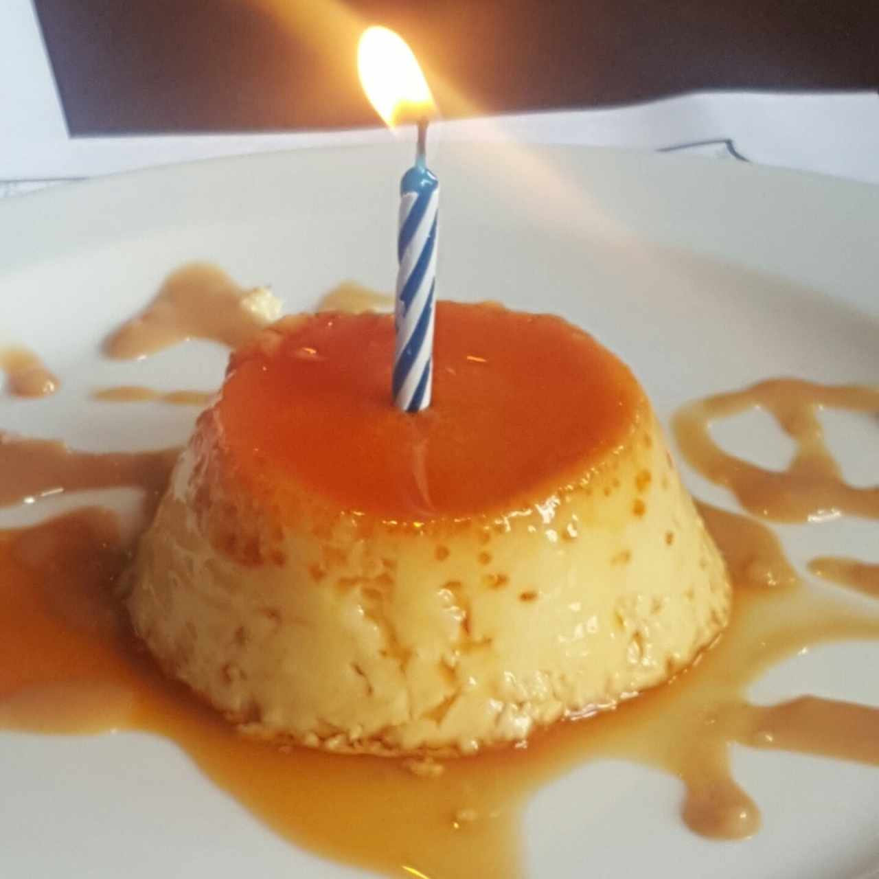 Postre de natas cortesía de cumpleaños