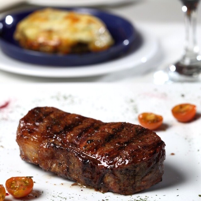 Bife chorizo pure de berengenas rostizadas