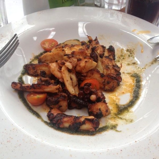 Pulpo Tomates Cherry