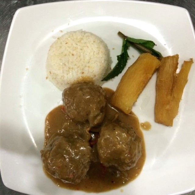 Albóndigas en salsa criolla 