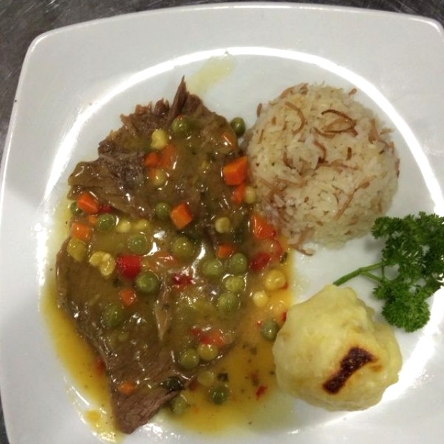 Sobre barriga  en salsa criolla