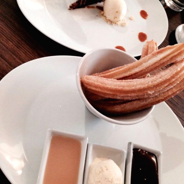 Churros y torta de zanahoria
