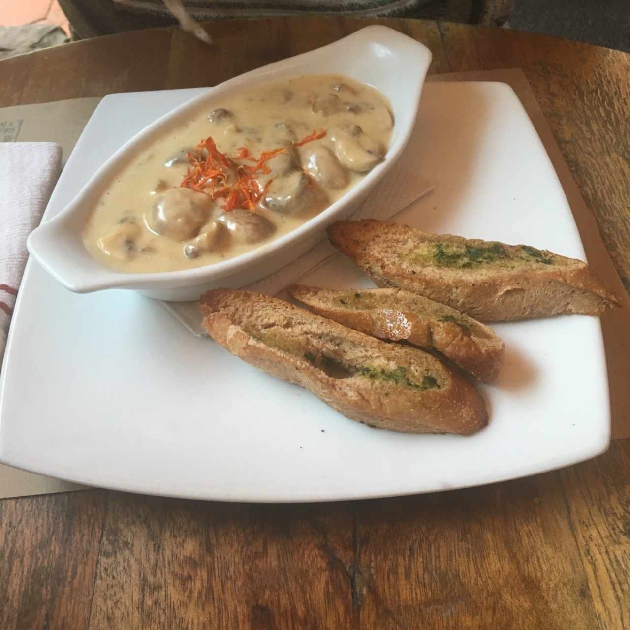 Champiñones tres quesos
