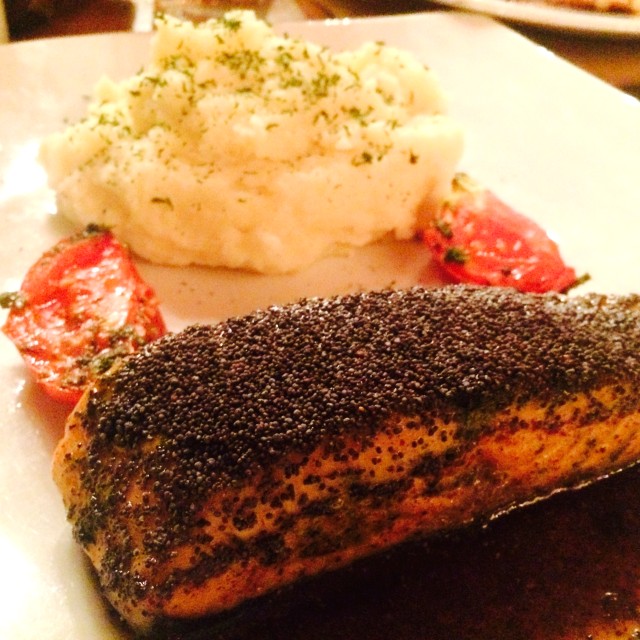Salmon amapola con pure de papas (exquisito)