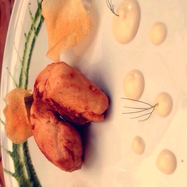 Pollo cocinado en cerveza rubia 