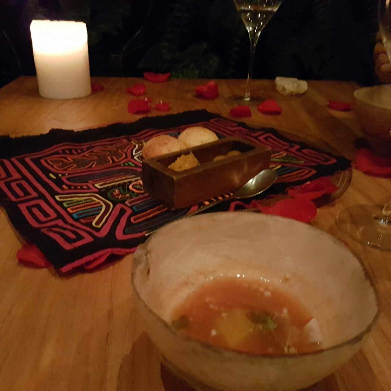 sopa con almojabanas de yuca