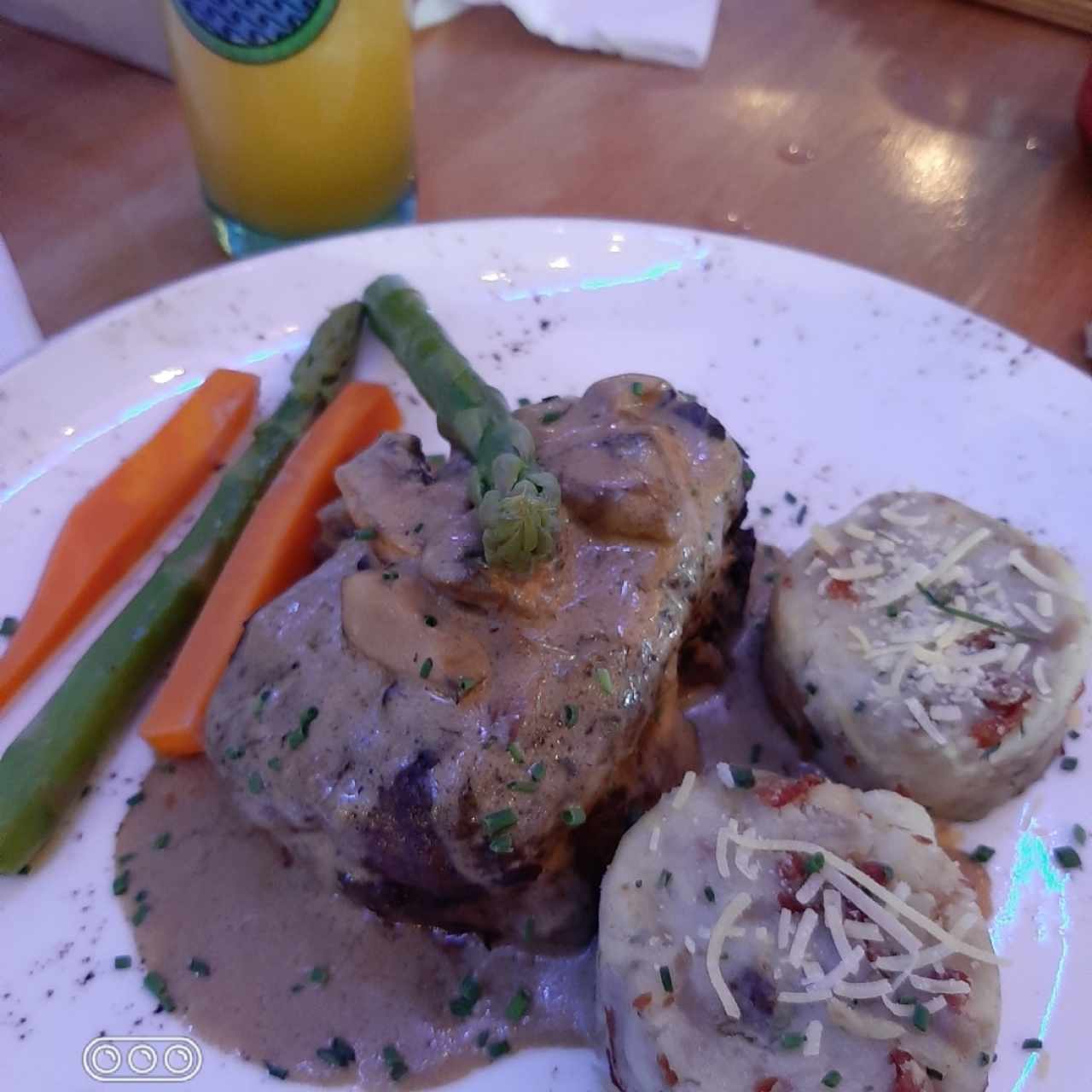 lomo en salsa de hongos