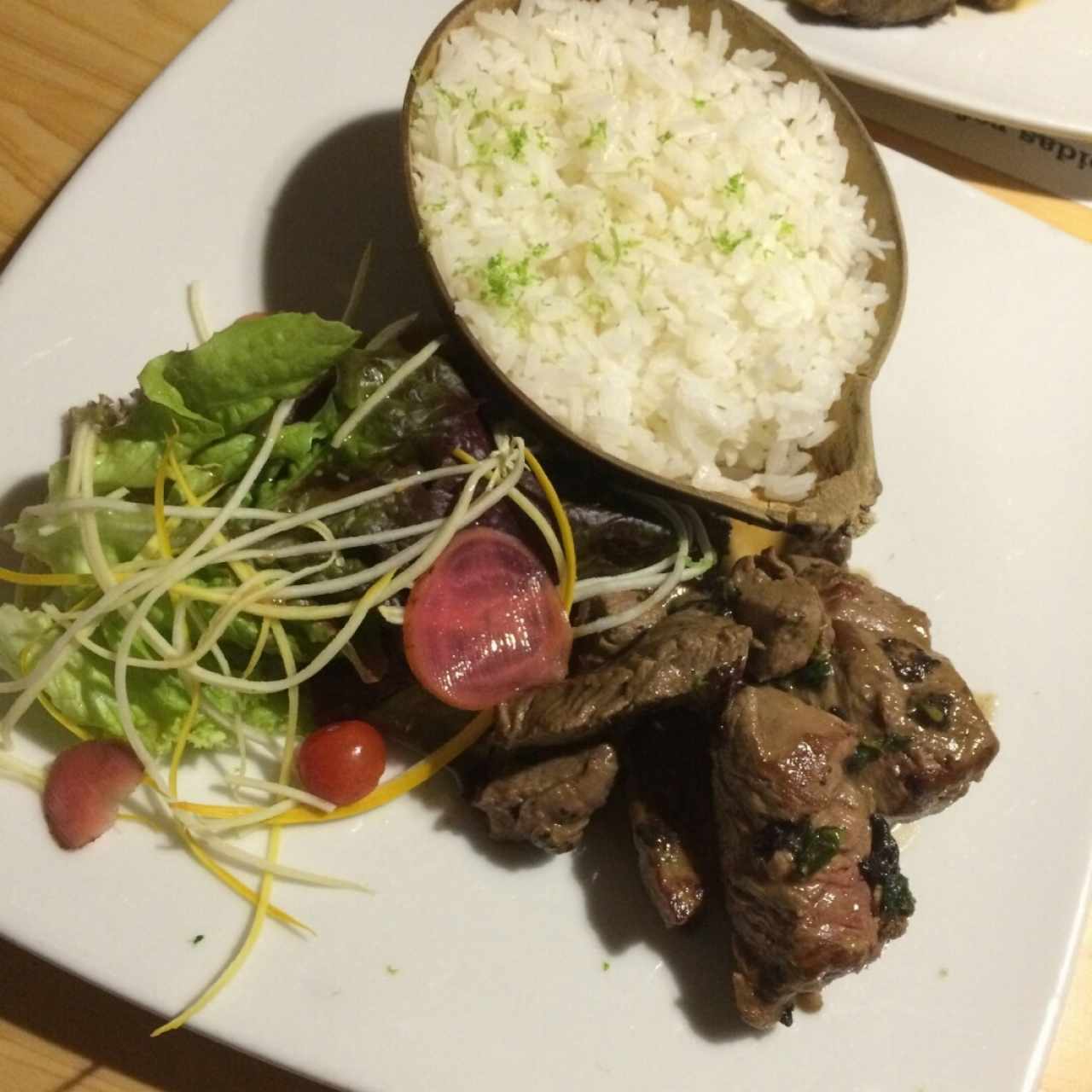 Lomito con arroz al limón