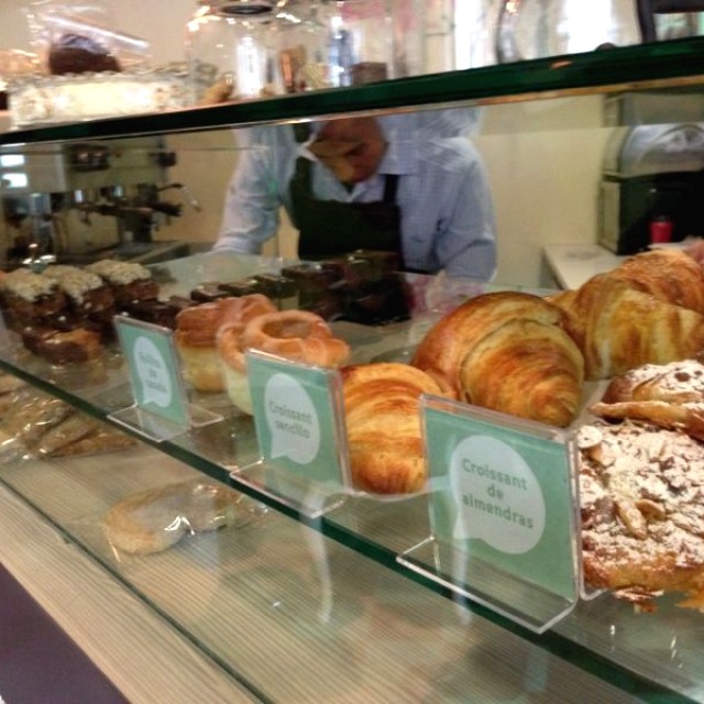 Diferentes panes y postres
