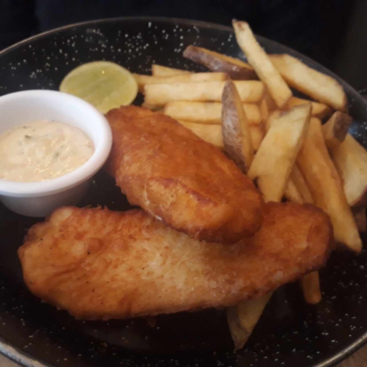 Fish & chips con salsa tártara