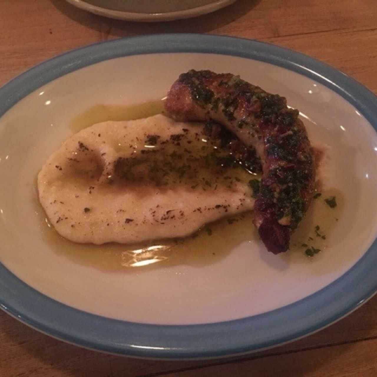 Longaniza con puré de mute