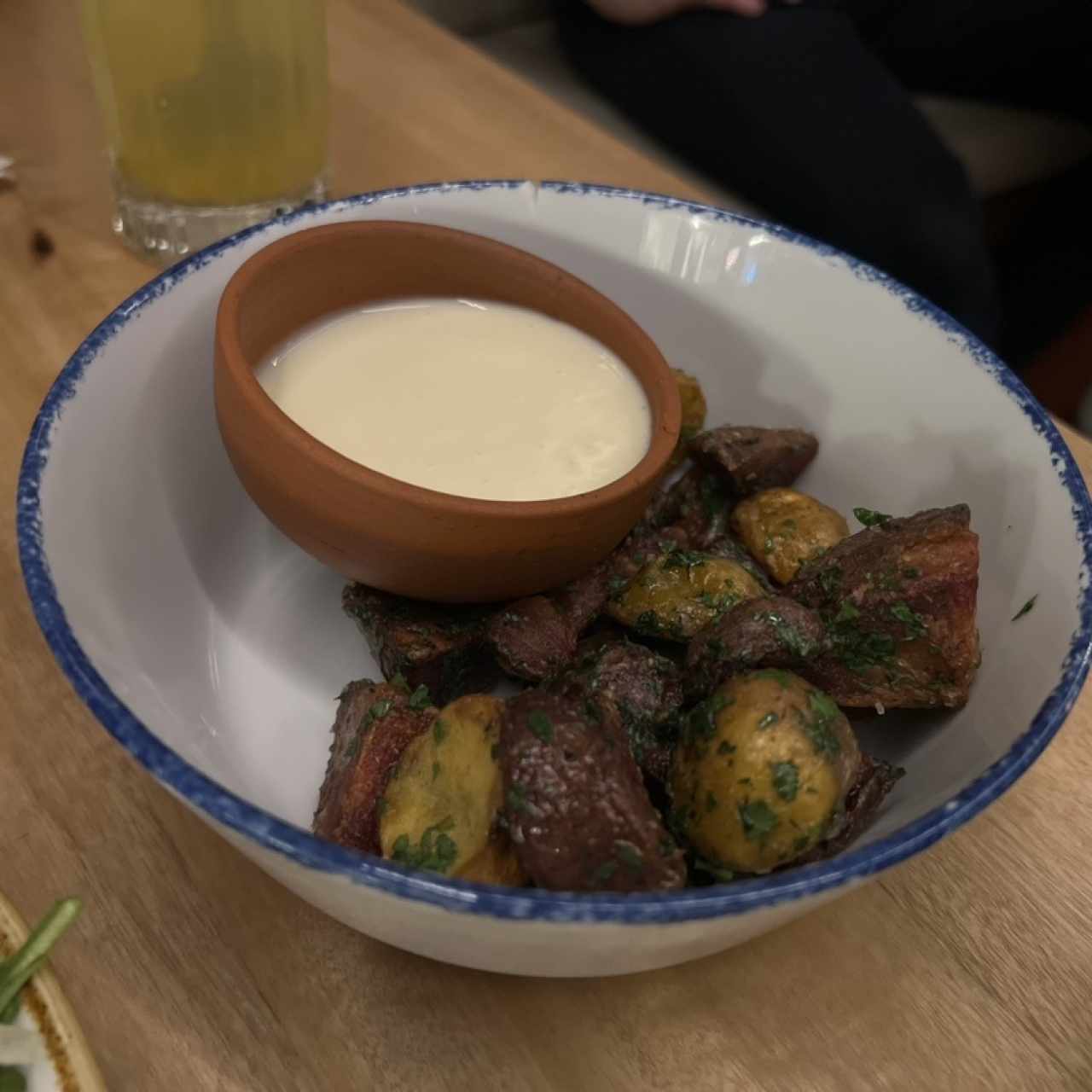 Papas con salsa de queso