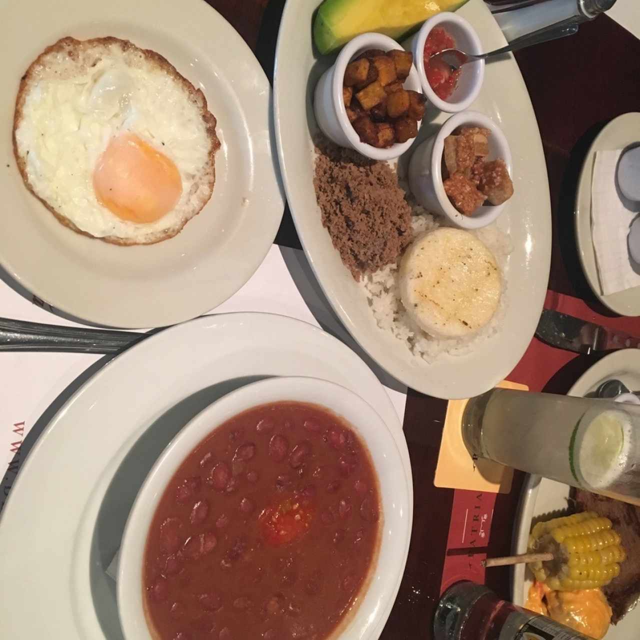 Frijolada con adicion de huevo frito