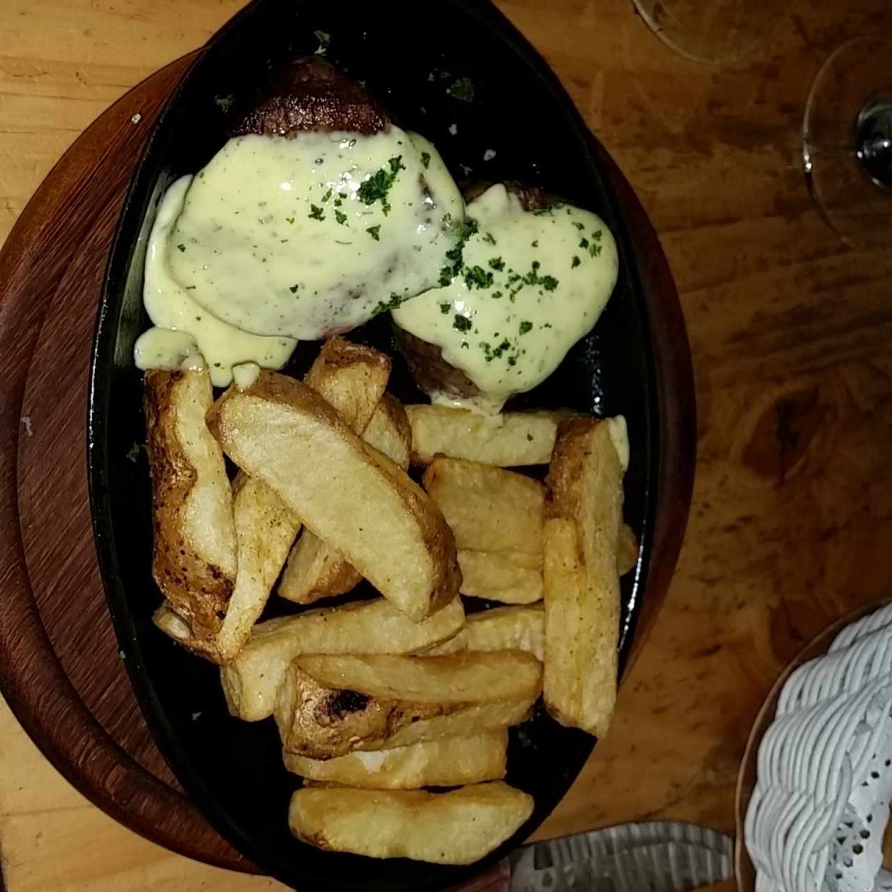 Lomo con salsa Bearnesa