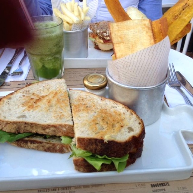 Sandwiche de pollo 