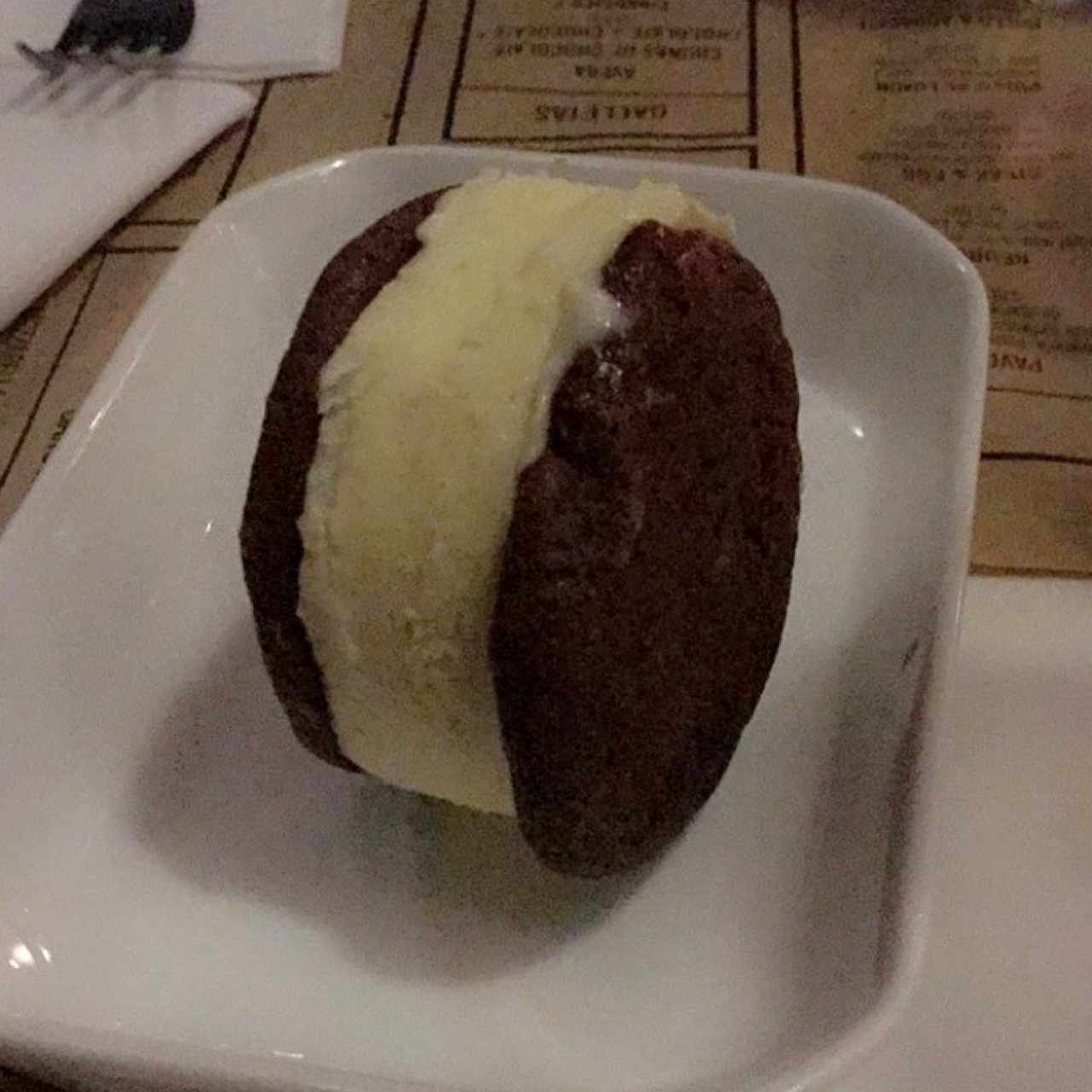 Helado de galleta
