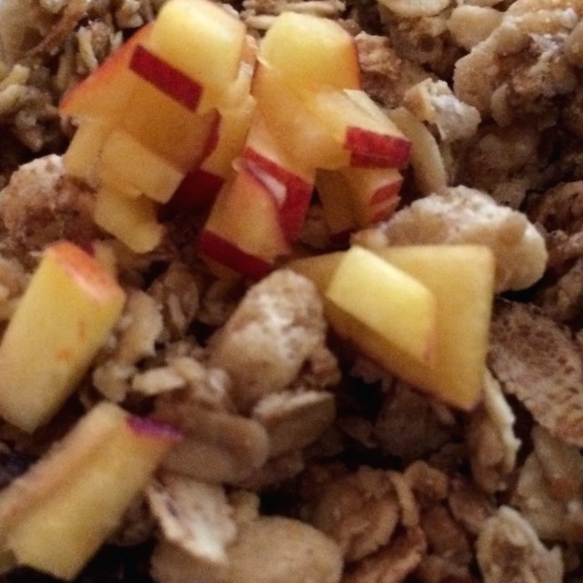 Granola con frutas y yogurt