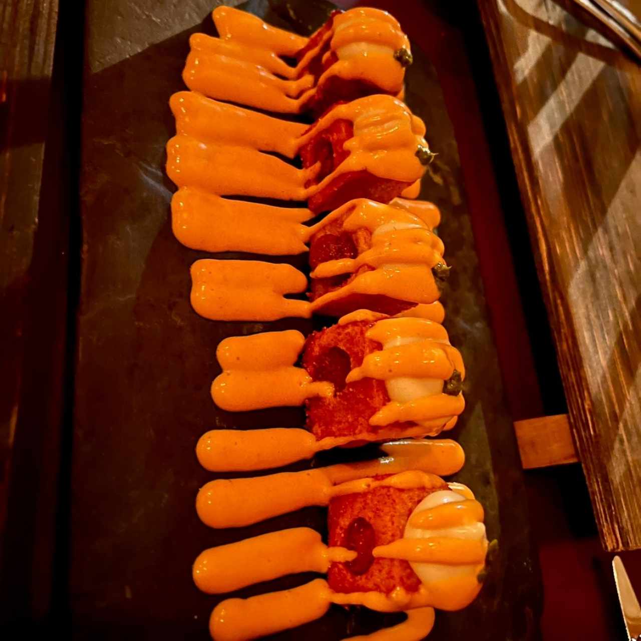 Patatas criollas bravas rellenas con txistorra