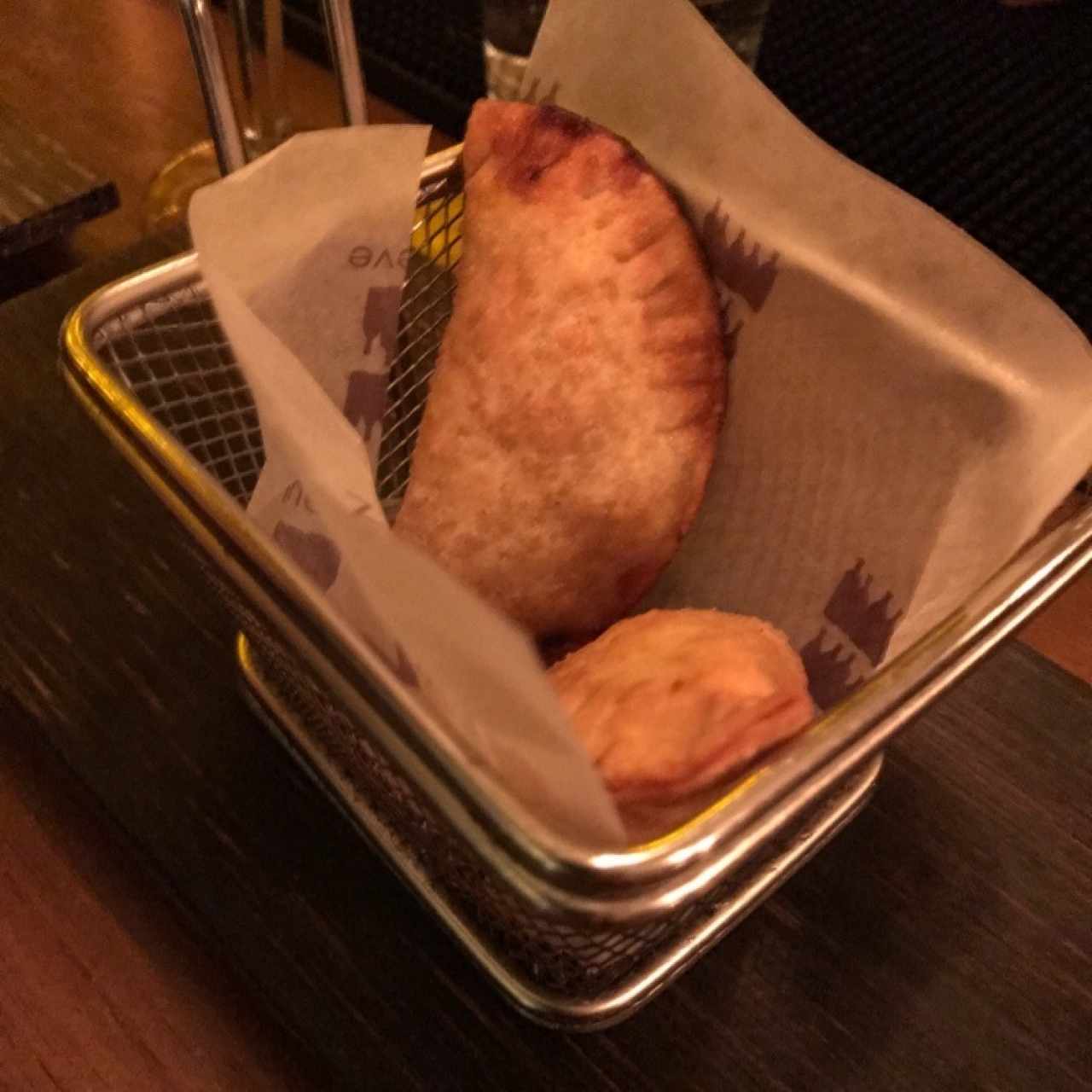 Empanaditas de peras asiáticas y queso gorgonzola