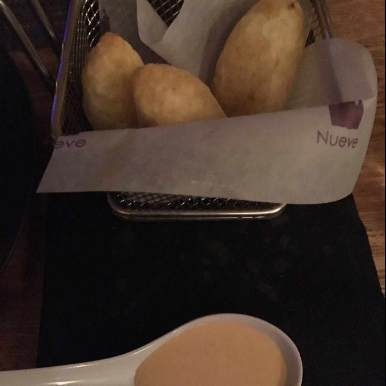 Empanaditas de posta cartagenera y suero costeño