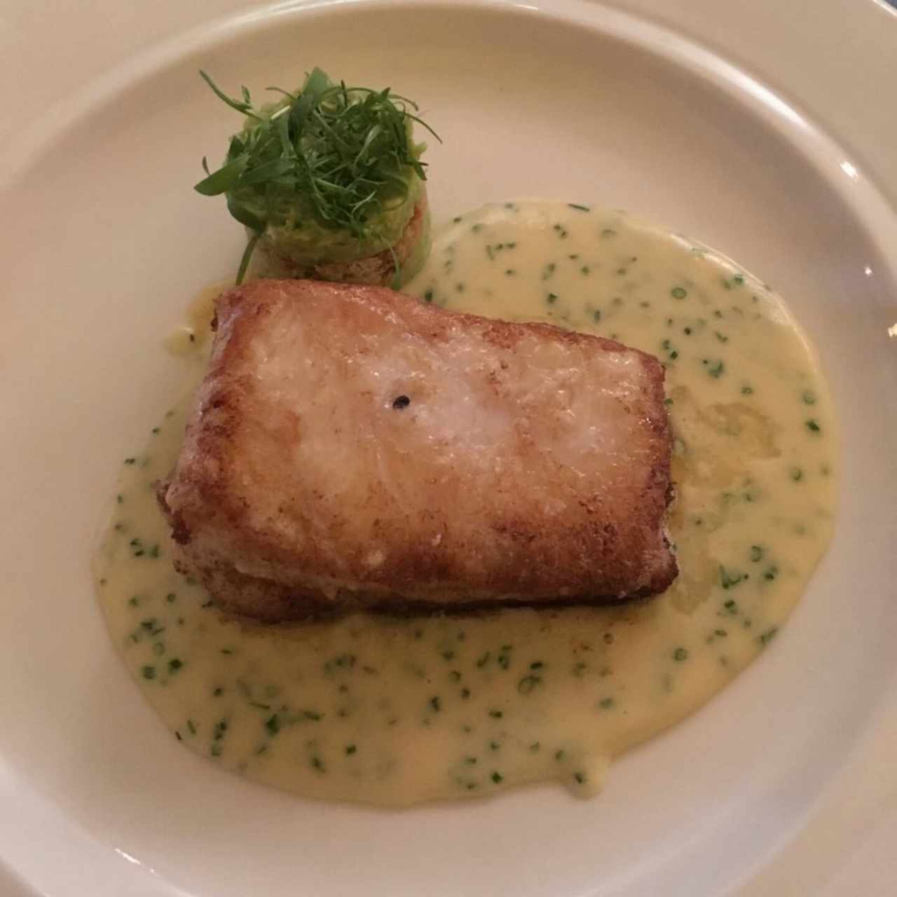 Pescado fresco en costra de arroz, cintas de espárragos y emulsión de Px