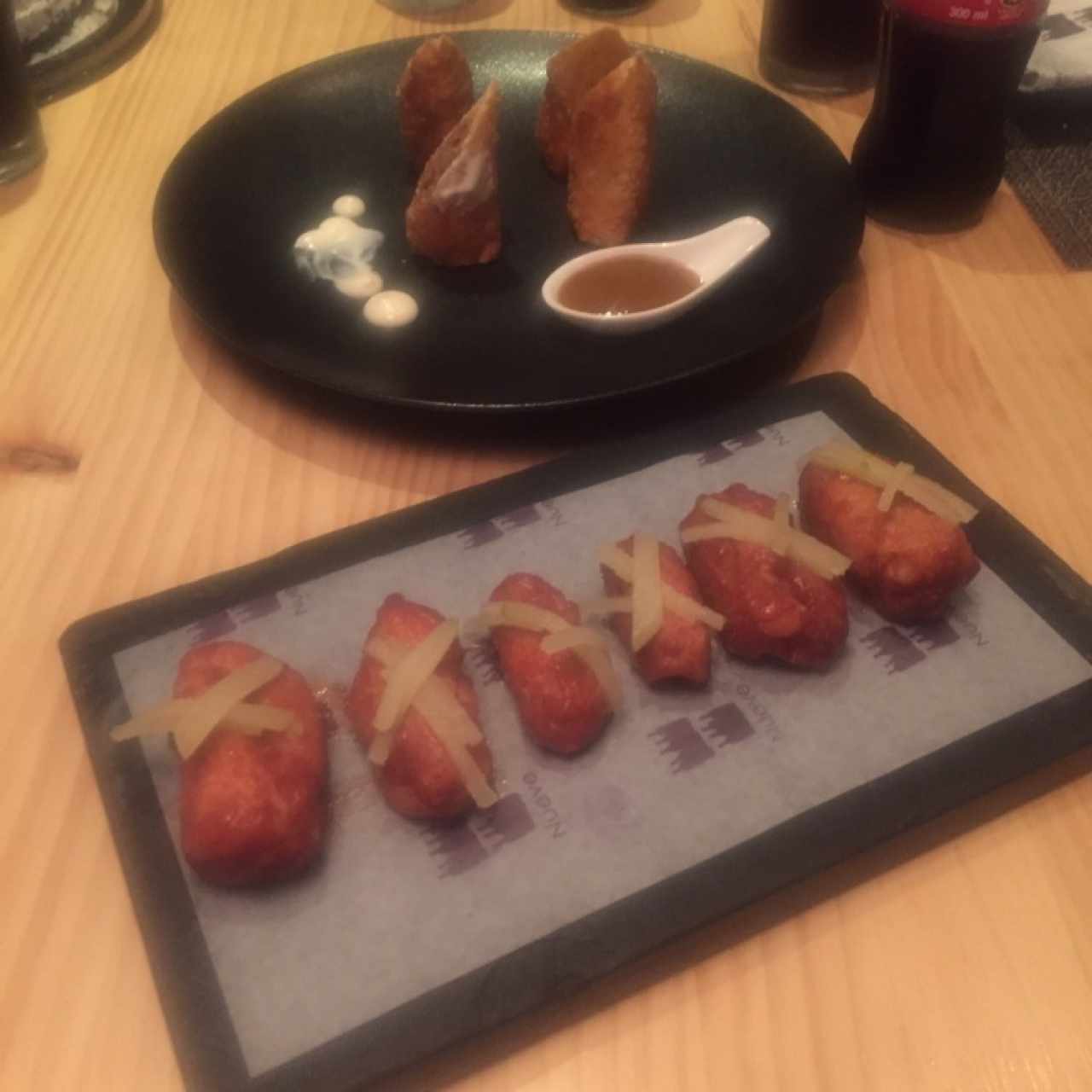 alitas y lumpias de pato