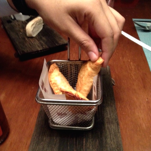 Empanaditas De Peras Asiáticas Y Queso Gorgonzola