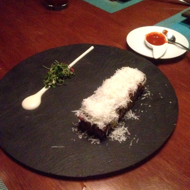 Timbal De Tartar De Atún, Pistachos Garrapiñados Y Espuma De Grana Padano