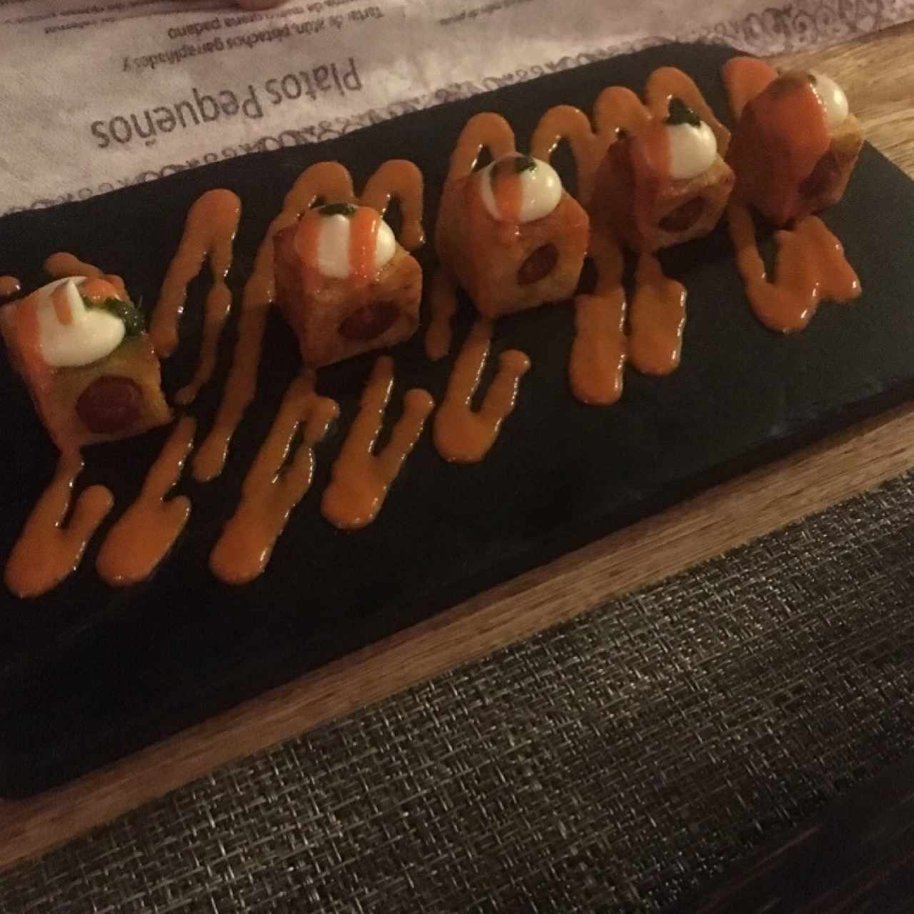 Patatas criollas bravas rellenas con txistorra