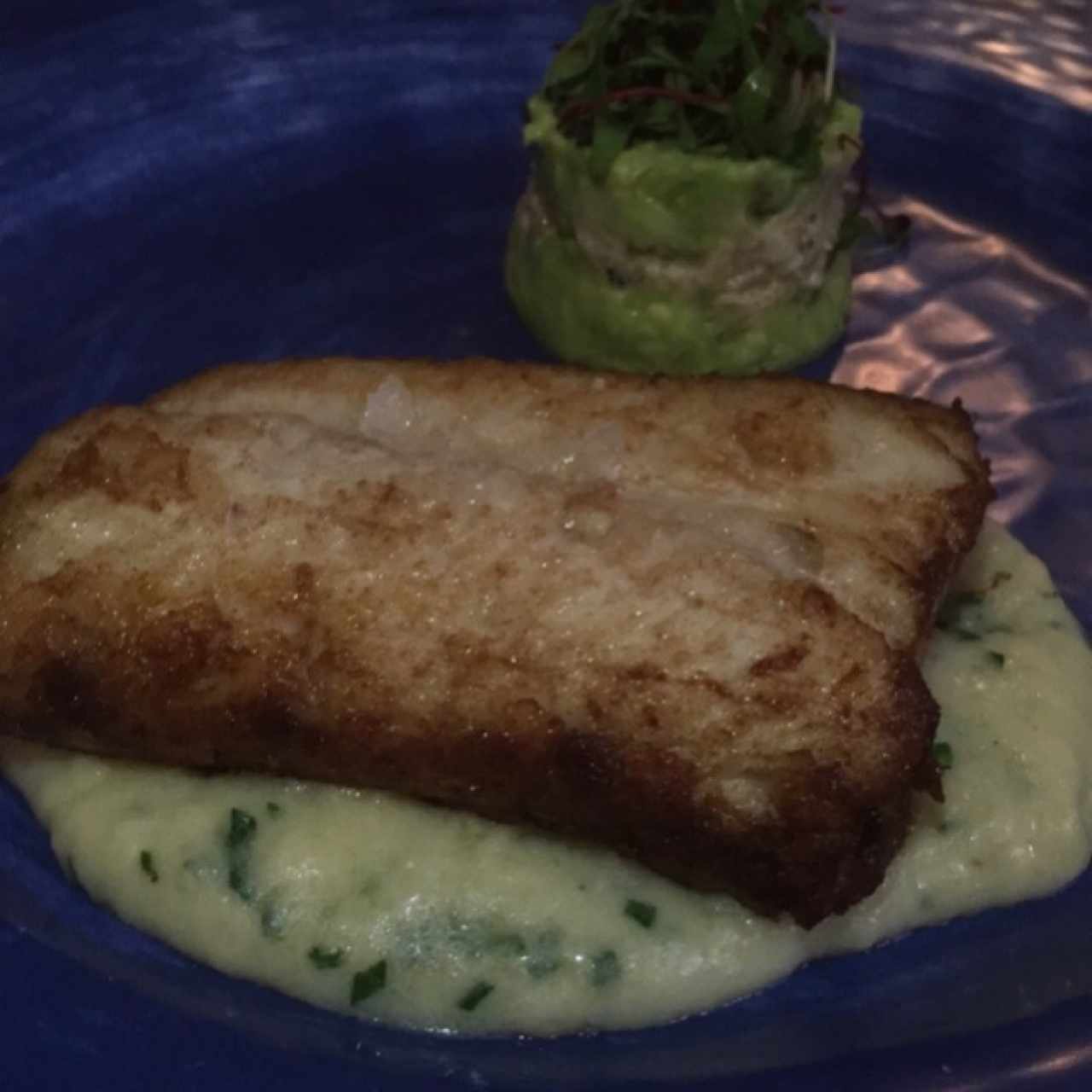 Pescado fresco en costra de arroz, cintas de espárragos y emulsión de Px