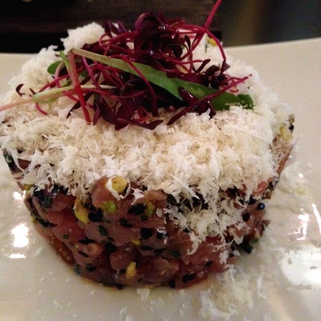 Timbal De Tartar De Atún, Pistachos Garrapiñados Y Espuma De Grana Padano