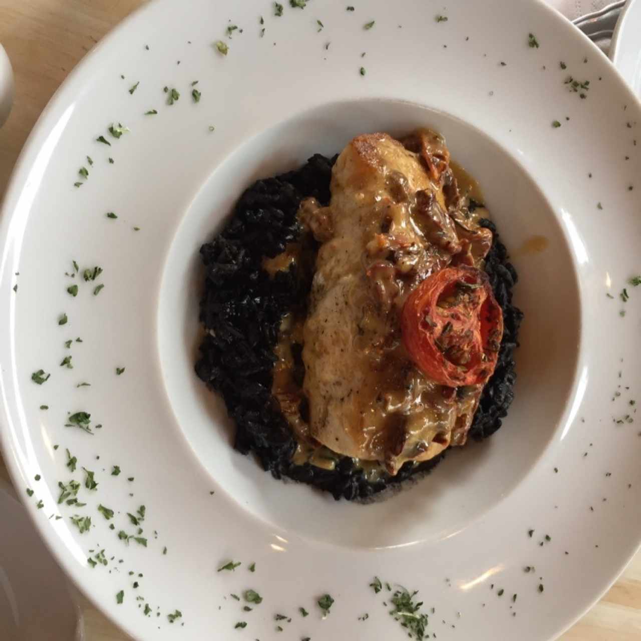 Pesca del día sobre cama de risotto