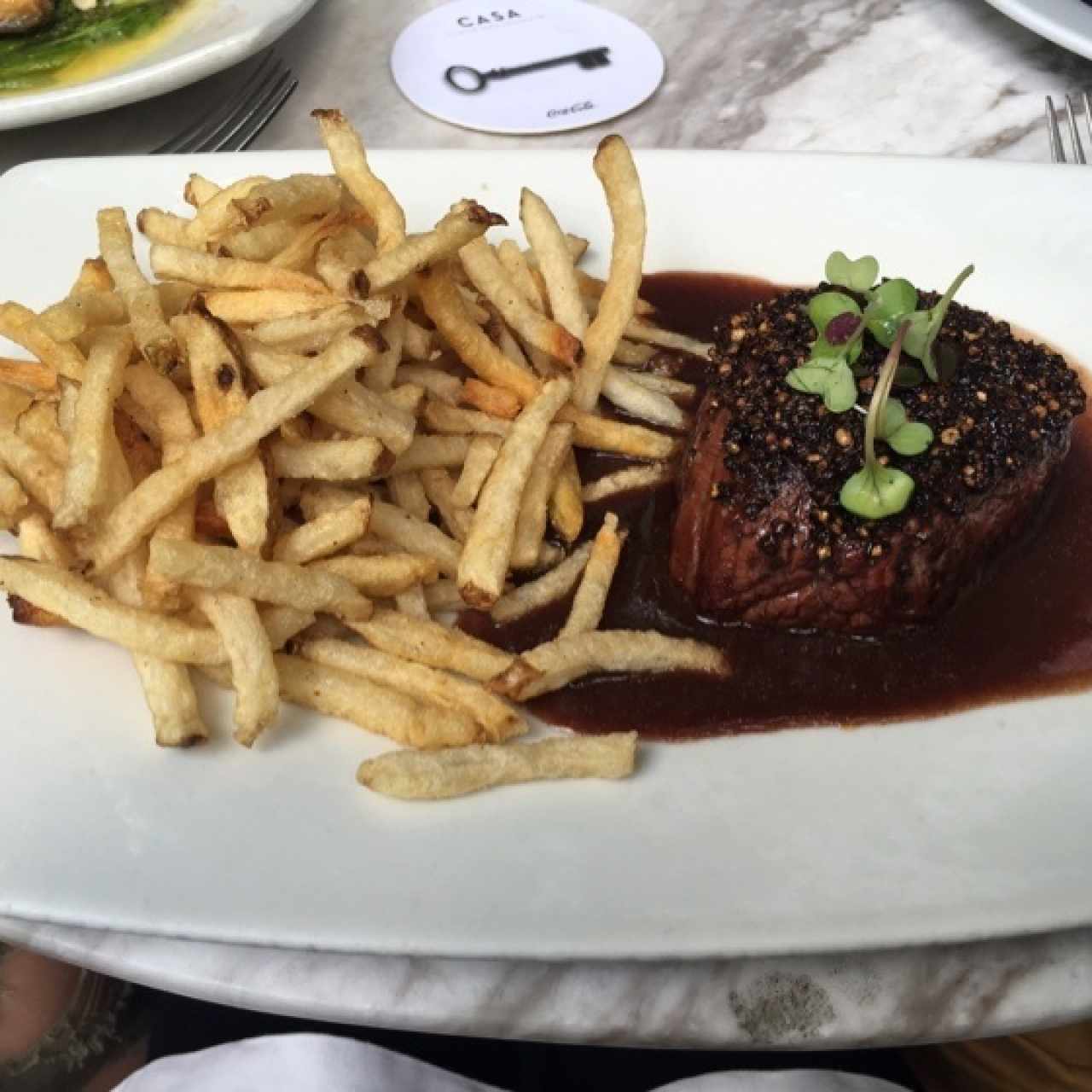 Romo de Res con Pimienta Negra y Salsa Malomado