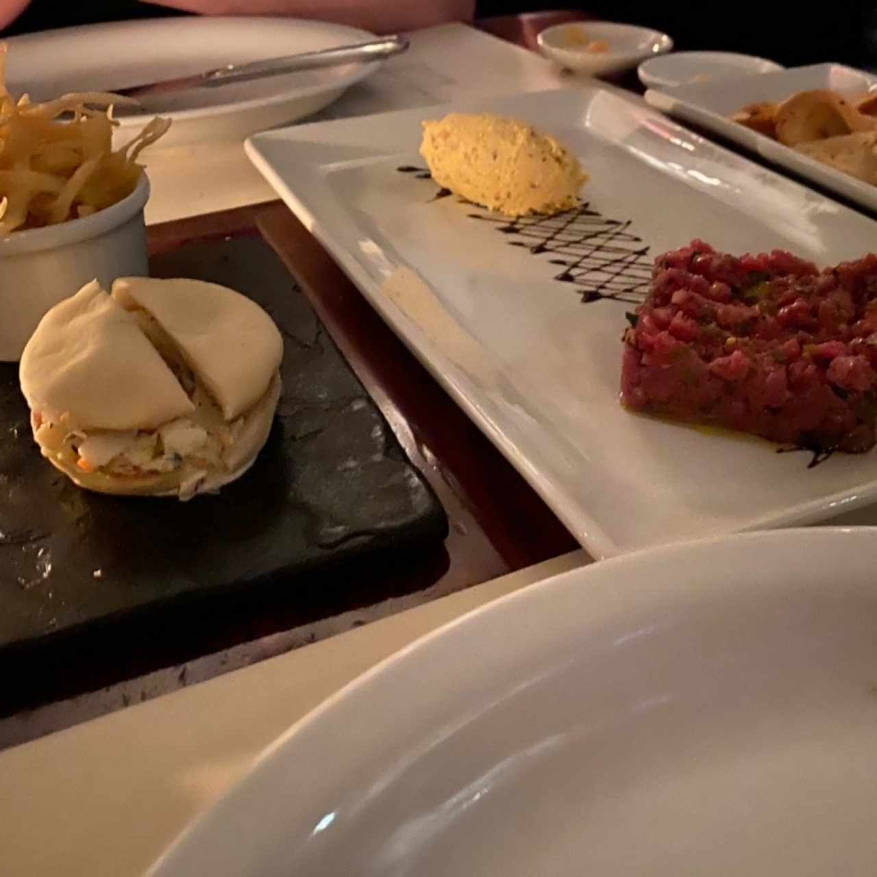 Mini Lobster Roll y Tartar de Lomo