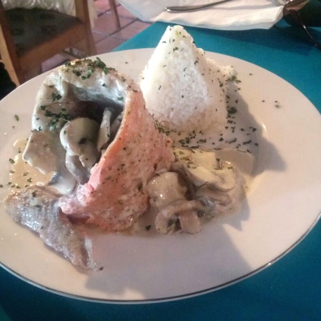 Trucha al vino con champiñones 