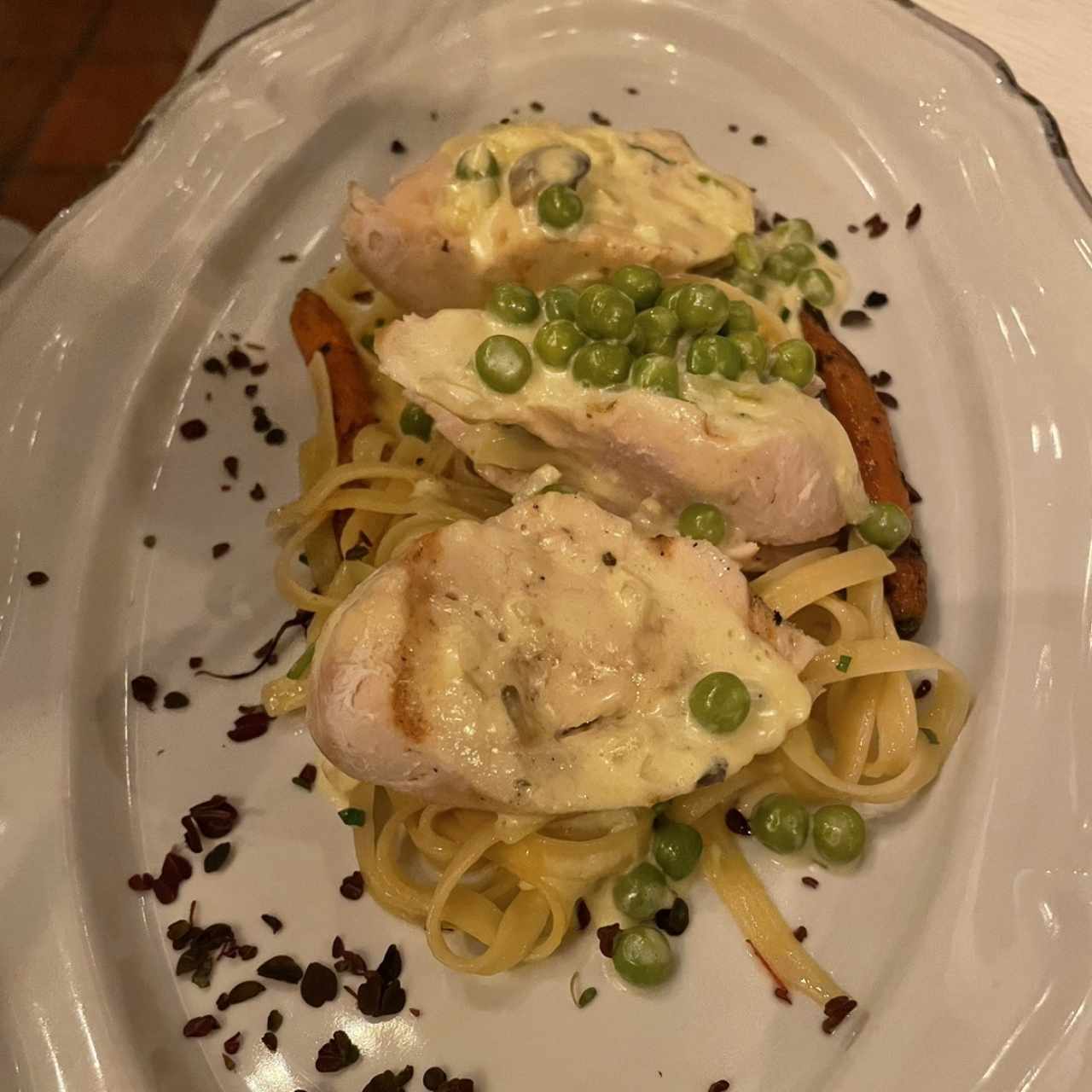 Fettuchini com pechuga de pollo