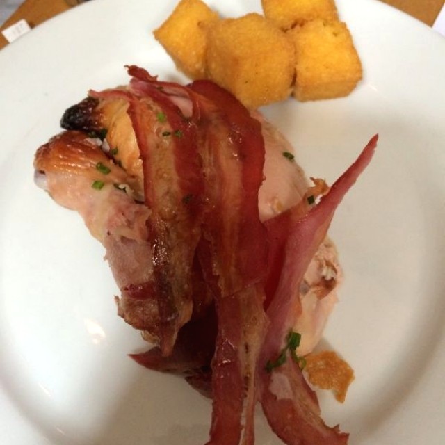 Pollo al barro con tocineta (solo Domingos)