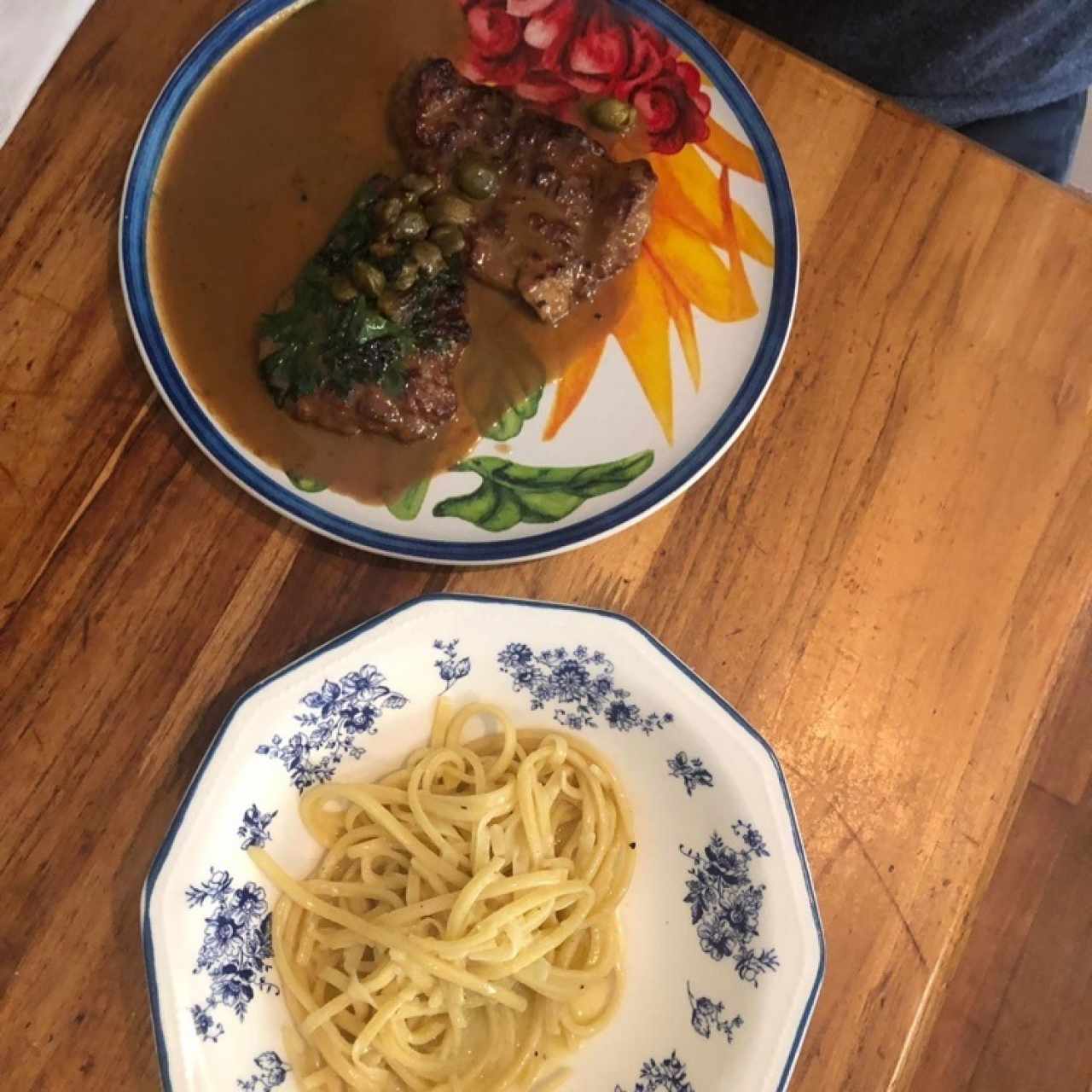 escalopines con pasta al burro